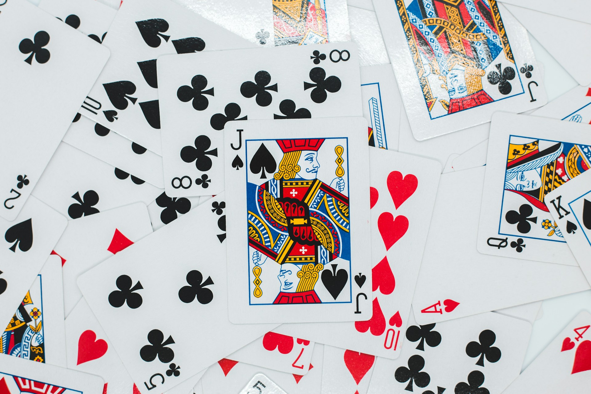 How Many Face Cards are in a Deck? Play Cards Online